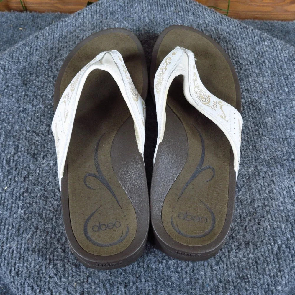 Abeo Balboa Women Thong Sandal 7.5N Walking White Leather Gold‎ Paisley